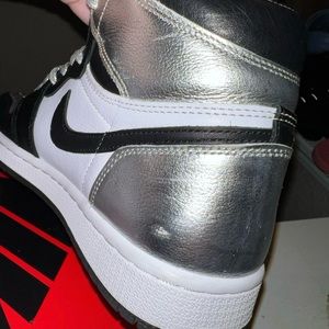 Wmns Air Jordan 1 Retro High OG 'Silver Toe'